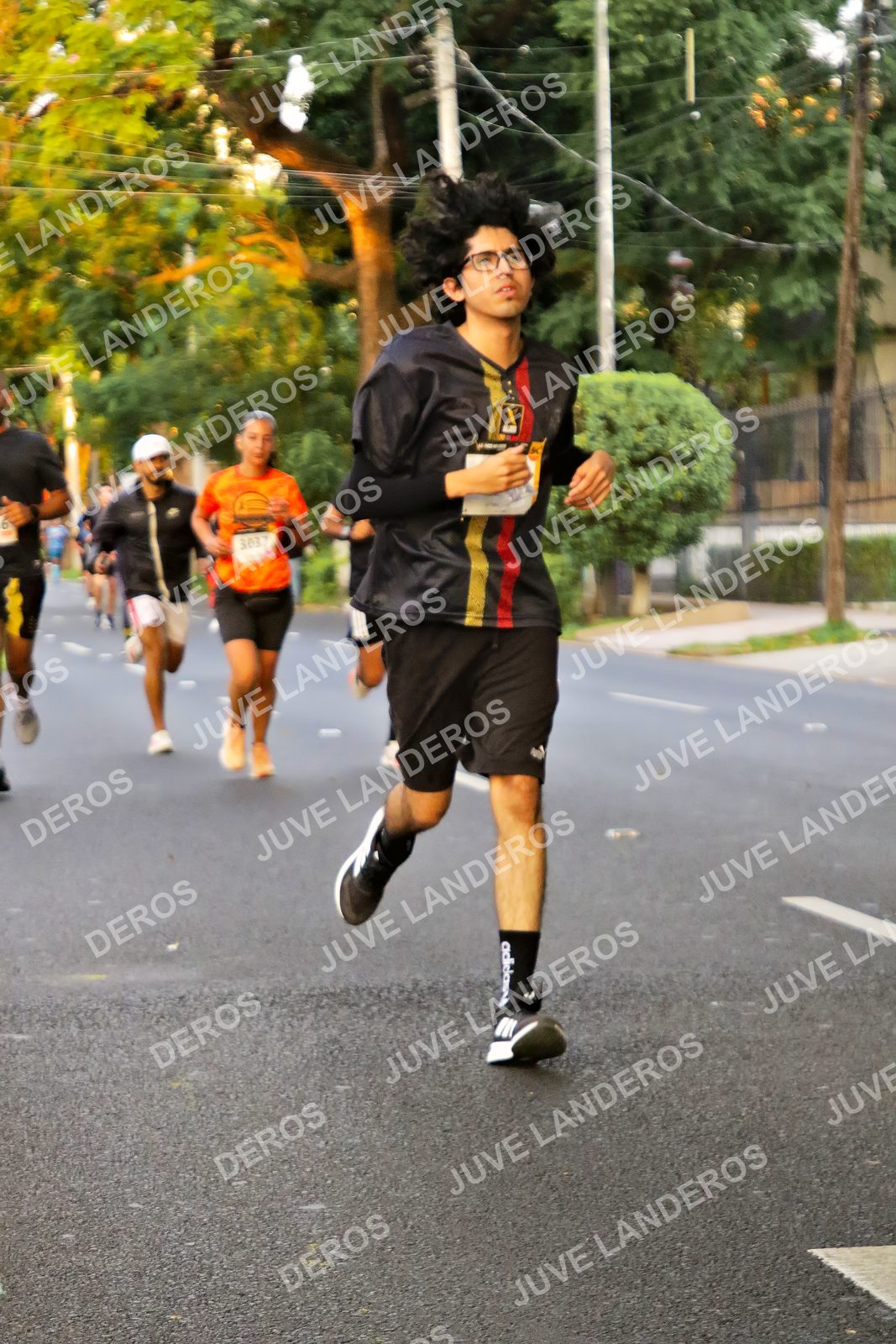 Foto de la X Carrera Leones Negros Red Cola 2026 en Rectoría General de la UdeG, Av. Juárez 976 (meta en Av. Enrique Díaz de León y Pedro Moreno), Guadalajara a las 04:59 · dorsal 3037