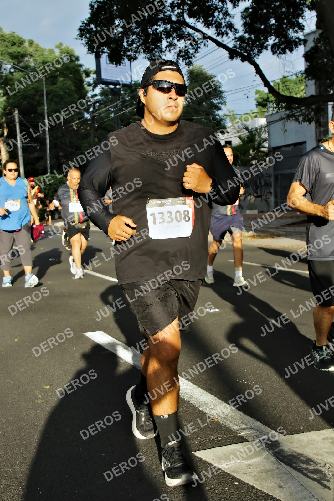 Foto de la X Carrera Leones Negros Red Cola 2026 en Rectoría General de la UdeG, Av. Juárez 976 (meta en Av. Enrique Díaz de León y Pedro Moreno), Guadalajara a las 07:43 · dorsal 13308, 2564