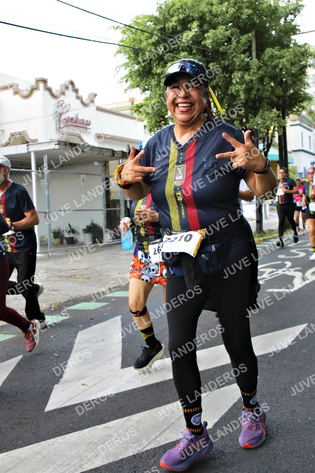 Foto de la X Carrera Leones Negros Red Cola 2026 en Rectoría General de la UdeG, Av. Juárez 976 (meta en Av. Enrique Díaz de León y Pedro Moreno), Guadalajara a las 05:11 · dorsal 26