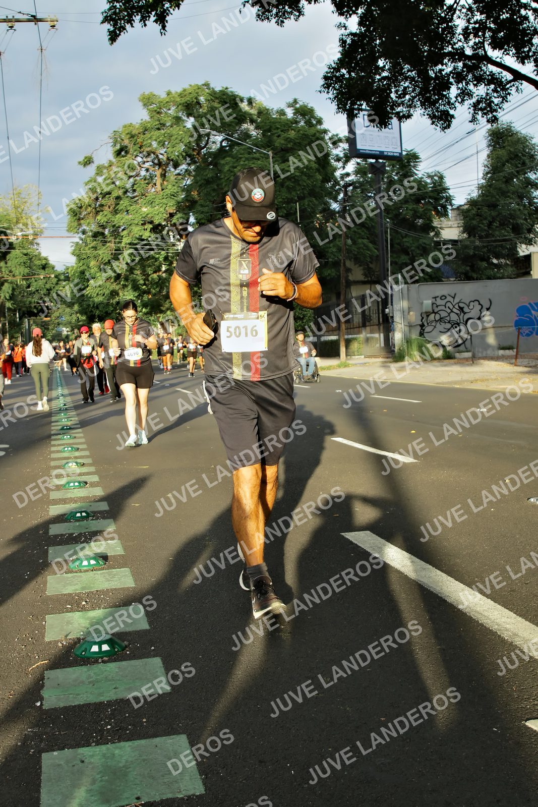 Foto de la X Carrera Leones Negros Red Cola 2026 en Rectoría General de la UdeG, Av. Juárez 976 (meta en Av. Enrique Díaz de León y Pedro Moreno), Guadalajara a las 07:30 · dorsal 5016