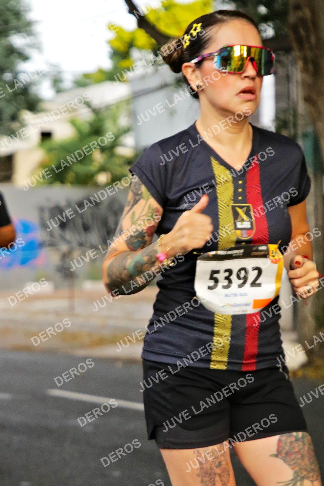 Foto de la X Carrera Leones Negros Red Cola 2026 en Rectoría General de la UdeG, Av. Juárez 976 (meta en Av. Enrique Díaz de León y Pedro Moreno), Guadalajara a las 05:02 · dorsal 5392