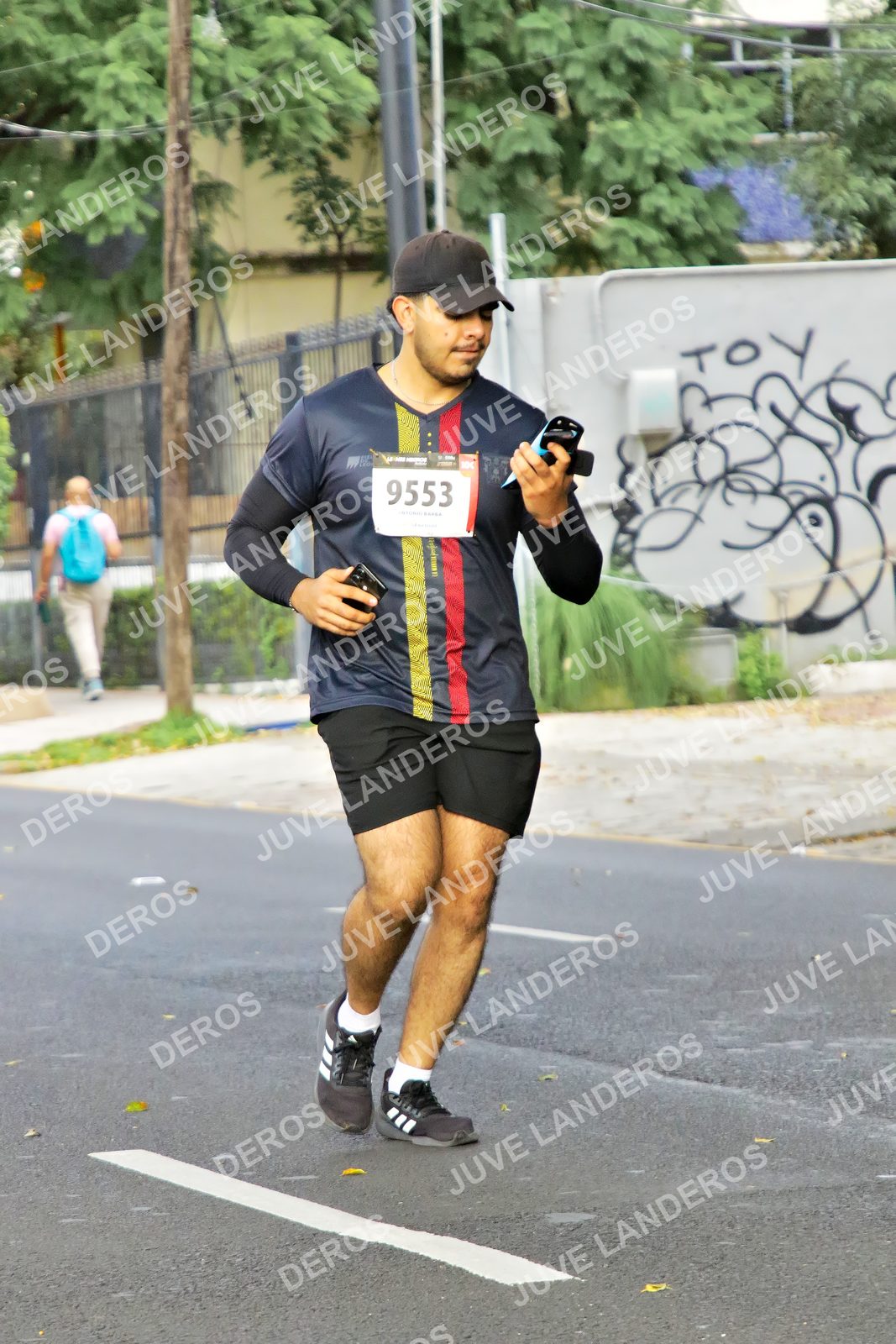 Foto de la X Carrera Leones Negros Red Cola 2026 en Rectoría General de la UdeG, Av. Juárez 976 (meta en Av. Enrique Díaz de León y Pedro Moreno), Guadalajara a las 08:19 · dorsal 9553