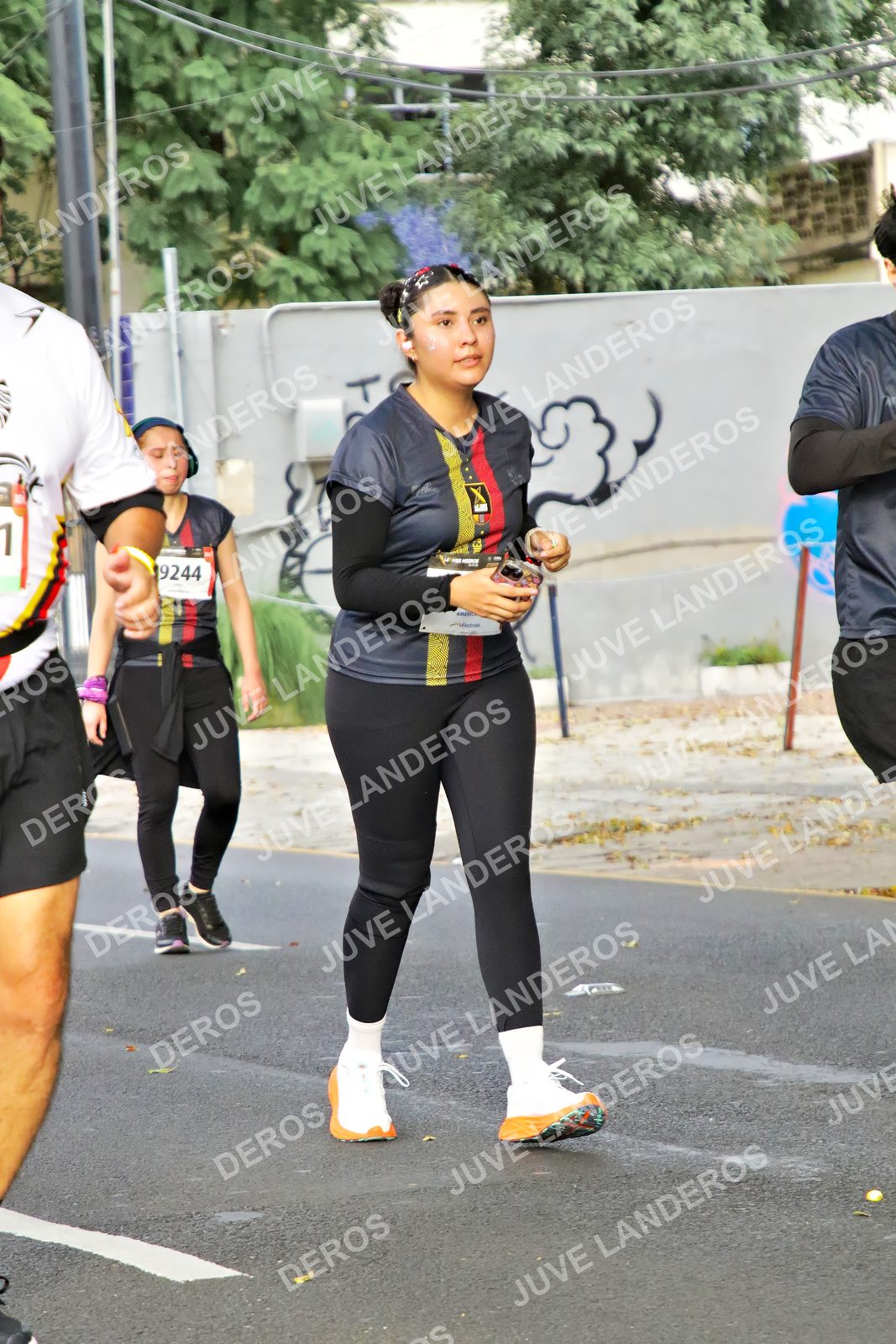 Foto de la X Carrera Leones Negros Red Cola 2026 en Rectoría General de la UdeG, Av. Juárez 976 (meta en Av. Enrique Díaz de León y Pedro Moreno), Guadalajara a las 08:14 · dorsal 9244