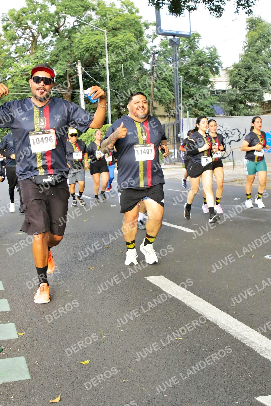 Foto de la X Carrera Leones Negros Red Cola 2026 en Rectoría General de la UdeG, Av. Juárez 976 (meta en Av. Enrique Díaz de León y Pedro Moreno), Guadalajara a las 08:07 · dorsal 10496, 11407, 11765