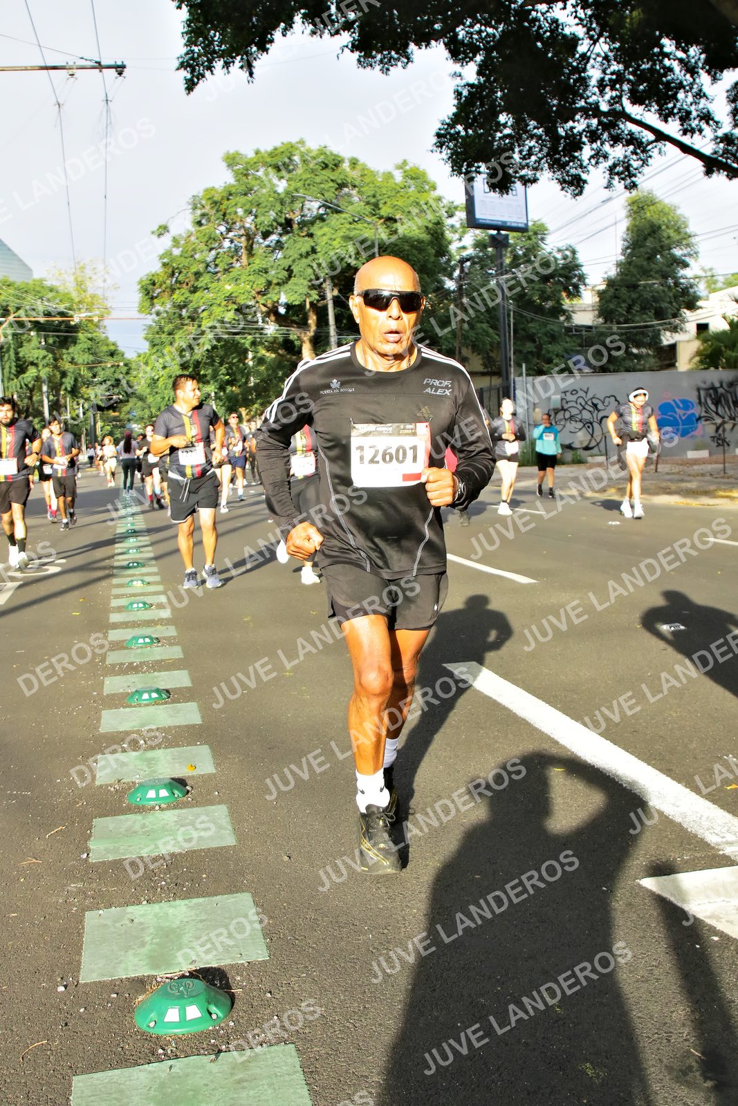 Foto de la X Carrera Leones Negros Red Cola 2026 en Rectoría General de la UdeG, Av. Juárez 976 (meta en Av. Enrique Díaz de León y Pedro Moreno), Guadalajara a las 08:00 · dorsal 12601
