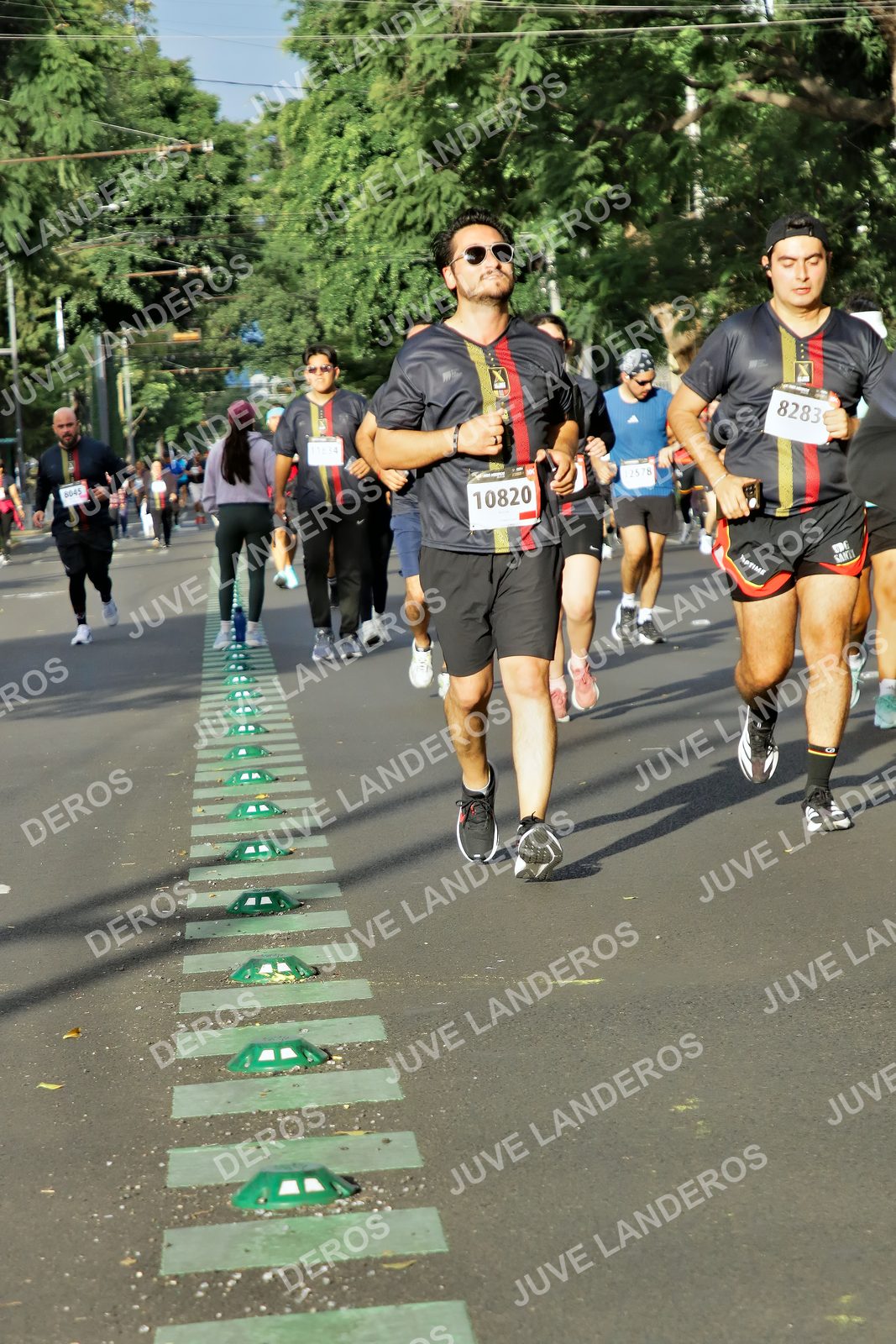 Foto de la X Carrera Leones Negros Red Cola 2026 en Rectoría General de la UdeG, Av. Juárez 976 (meta en Av. Enrique Díaz de León y Pedro Moreno), Guadalajara a las 08:01 · dorsal 8283, 10820, 2578