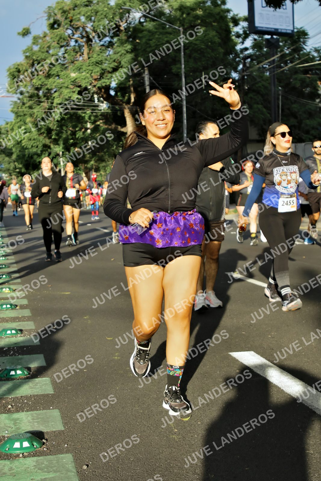 Foto de la X Carrera Leones Negros Red Cola 2026 en Rectoría General de la UdeG, Av. Juárez 976 (meta en Av. Enrique Díaz de León y Pedro Moreno), Guadalajara a las 07:42 · dorsal 2455