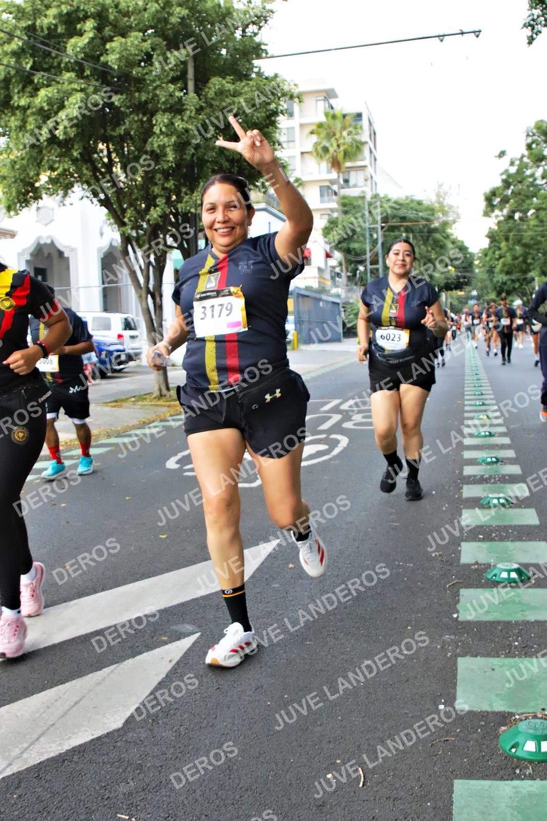 Foto de la X Carrera Leones Negros Red Cola 2026 en Rectoría General de la UdeG, Av. Juárez 976 (meta en Av. Enrique Díaz de León y Pedro Moreno), Guadalajara a las 05:13 · dorsal 3179, 6023, 78, 10