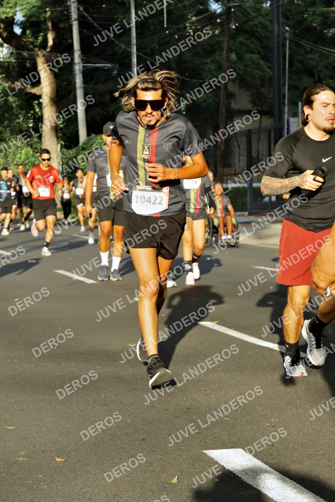 Foto de la X Carrera Leones Negros Red Cola 2026 en Rectoría General de la UdeG, Av. Juárez 976 (meta en Av. Enrique Díaz de León y Pedro Moreno), Guadalajara a las 07:42 · dorsal 10422, 5776