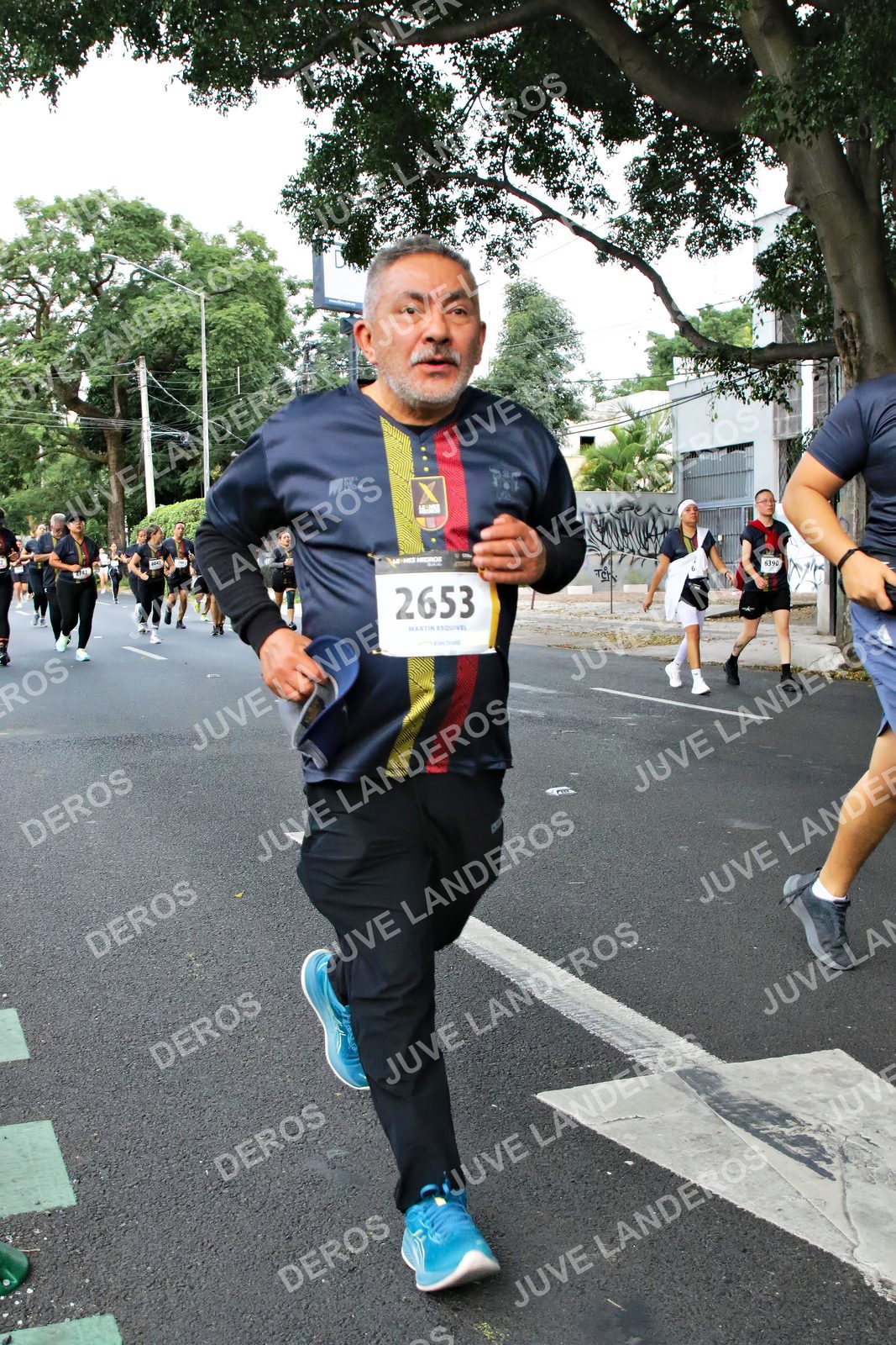 Foto de la X Carrera Leones Negros Red Cola 2026 en Rectoría General de la UdeG, Av. Juárez 976 (meta en Av. Enrique Díaz de León y Pedro Moreno), Guadalajara a las 05:12 · dorsal 2653, 6390