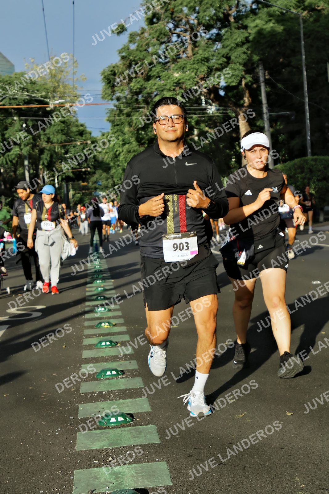 Foto de la X Carrera Leones Negros Red Cola 2026 en Rectoría General de la UdeG, Av. Juárez 976 (meta en Av. Enrique Díaz de León y Pedro Moreno), Guadalajara a las 07:53 · dorsal 903, 6053