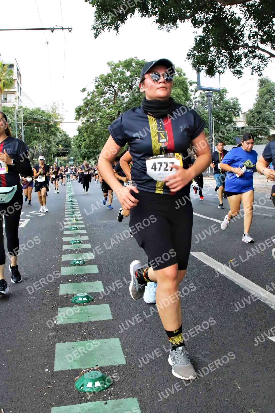 Foto de la X Carrera Leones Negros Red Cola 2026 en Rectoría General de la UdeG, Av. Juárez 976 (meta en Av. Enrique Díaz de León y Pedro Moreno), Guadalajara a las 05:11 · dorsal 4727, 356, 1871