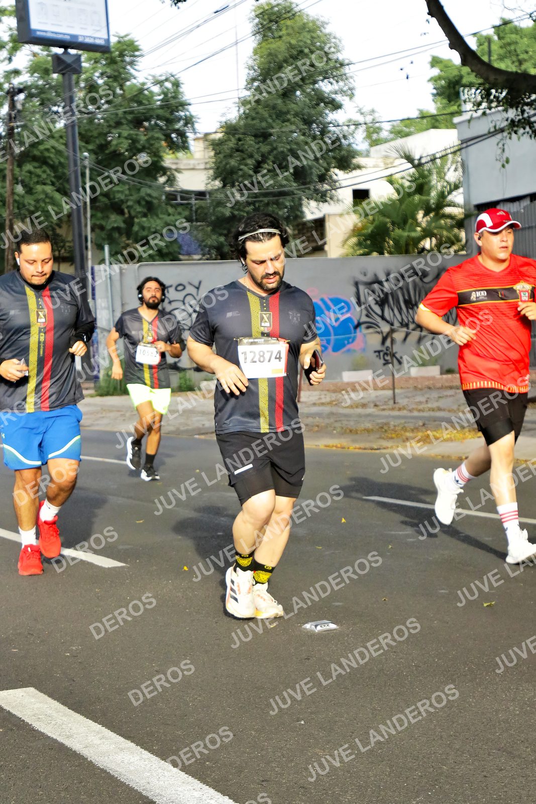 Foto de la X Carrera Leones Negros Red Cola 2026 en Rectoría General de la UdeG, Av. Juárez 976 (meta en Av. Enrique Díaz de León y Pedro Moreno), Guadalajara a las 08:03 · dorsal 12874