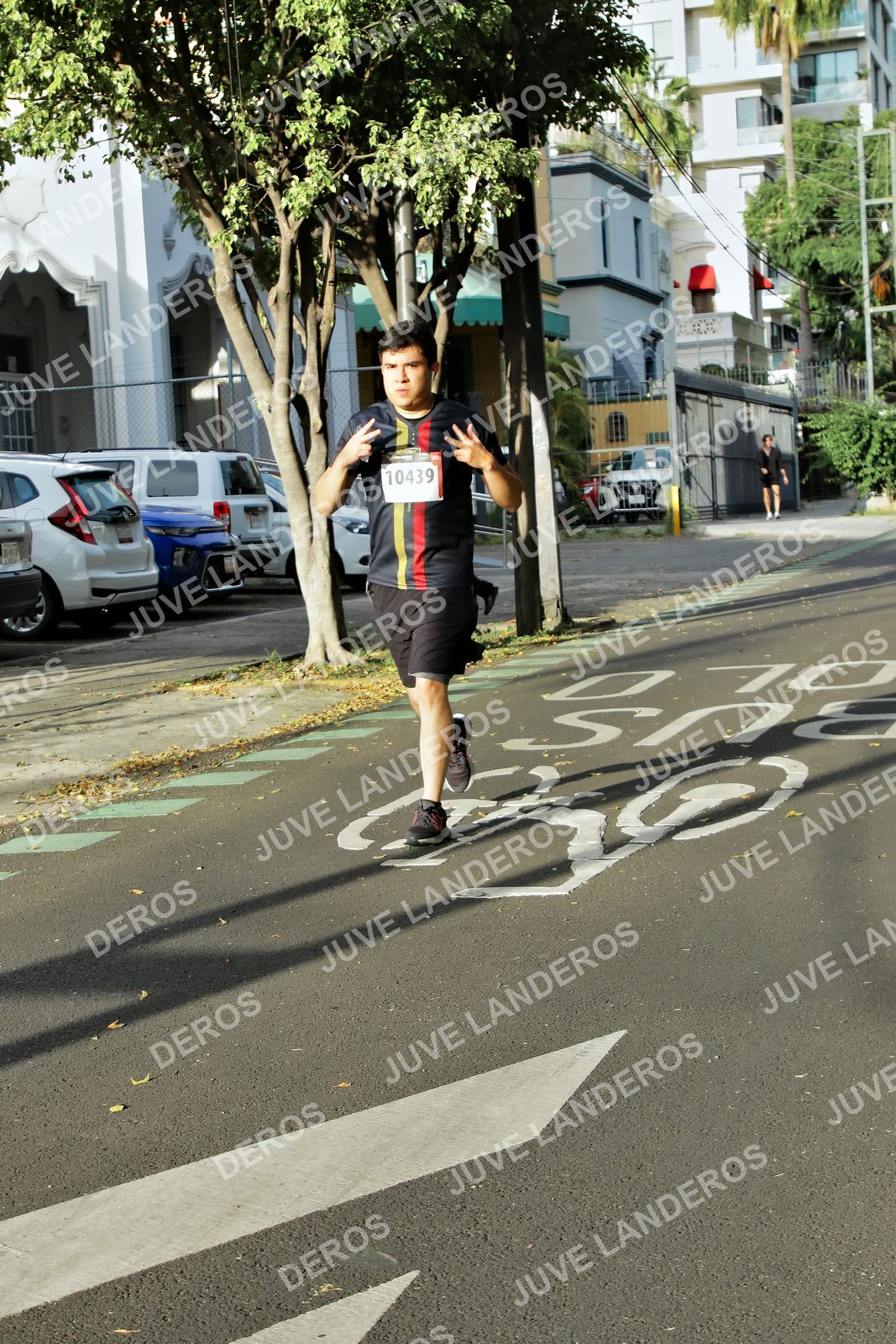 Foto de la X Carrera Leones Negros Red Cola 2026 en Rectoría General de la UdeG, Av. Juárez 976 (meta en Av. Enrique Díaz de León y Pedro Moreno), Guadalajara a las 07:59 · dorsal 10439