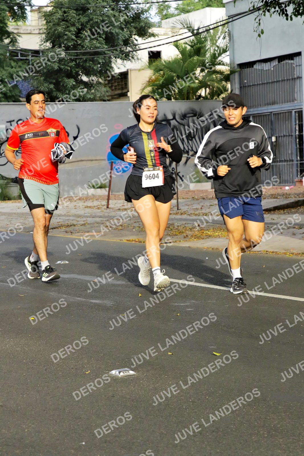 Foto de la X Carrera Leones Negros Red Cola 2026 en Rectoría General de la UdeG, Av. Juárez 976 (meta en Av. Enrique Díaz de León y Pedro Moreno), Guadalajara a las 08:05 · dorsal 9604