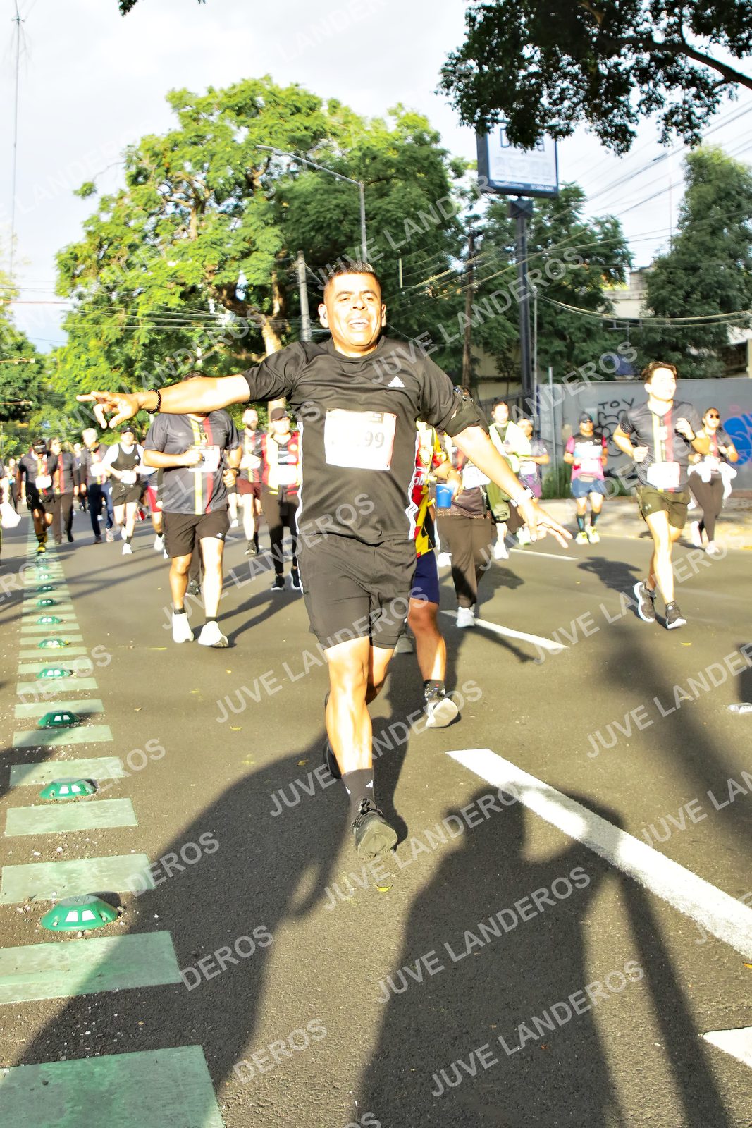 Foto de la X Carrera Leones Negros Red Cola 2026 en Rectoría General de la UdeG, Av. Juárez 976 (meta en Av. Enrique Díaz de León y Pedro Moreno), Guadalajara a las 07:45 · dorsal 99