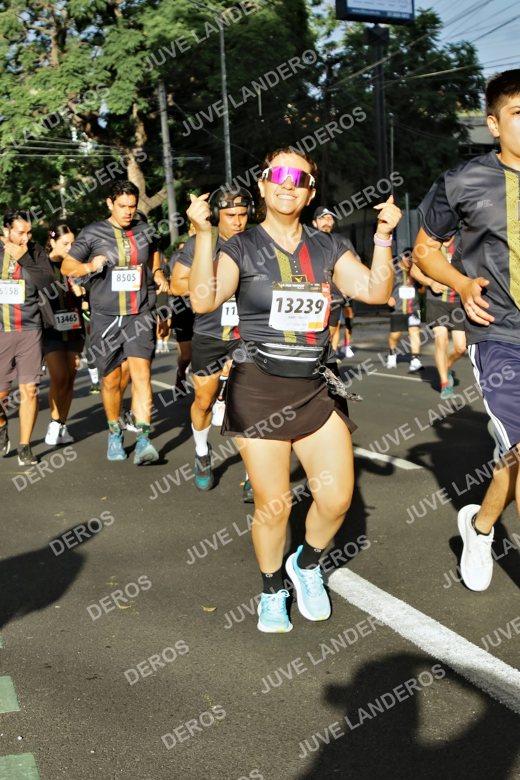 Foto de la X Carrera Leones Negros Red Cola 2026 en Rectoría General de la UdeG, Av. Juárez 976 (meta en Av. Enrique Díaz de León y Pedro Moreno), Guadalajara a las 07:54 · dorsal 13239, 11, 8505, 13465
