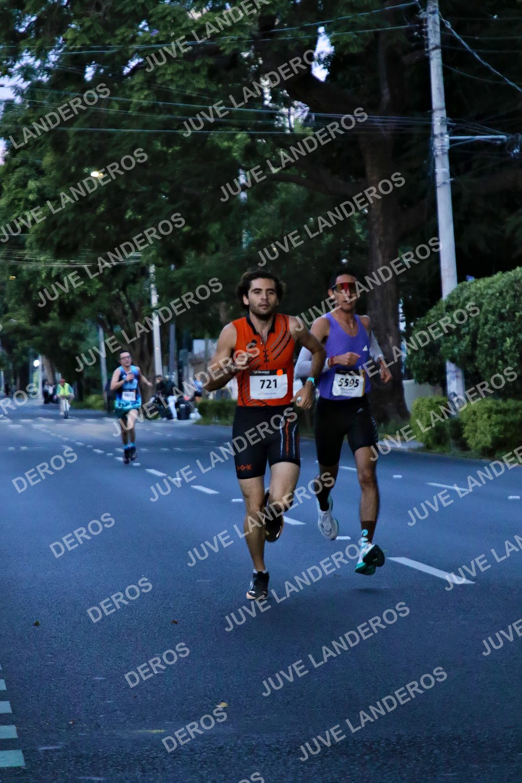 Foto de la X Carrera Leones Negros Red Cola 2026 en Rectoría General de la UdeG, Av. Juárez 976 (meta en Av. Enrique Díaz de León y Pedro Moreno), Guadalajara a las 04:50 · dorsal 5595, 721