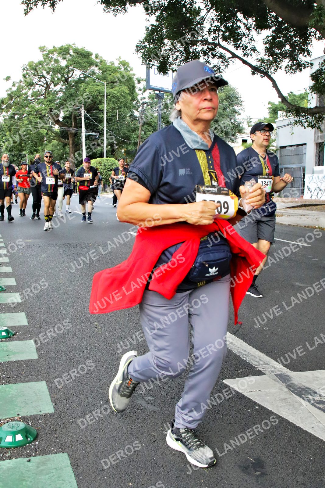 Foto de la X Carrera Leones Negros Red Cola 2026 en Rectoría General de la UdeG, Av. Juárez 976 (meta en Av. Enrique Díaz de León y Pedro Moreno), Guadalajara a las 07:14 · dorsal 1341, 1273