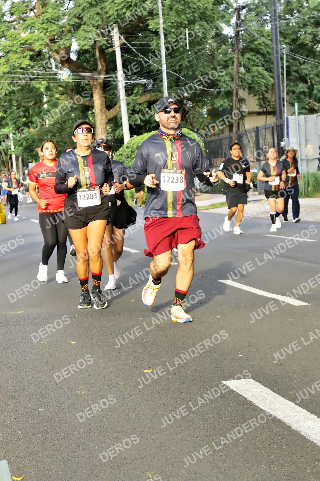 Foto de la X Carrera Leones Negros Red Cola 2026 en Rectoría General de la UdeG, Av. Juárez 976 (meta en Av. Enrique Díaz de León y Pedro Moreno), Guadalajara a las 08:05 · dorsal 12238, 12283