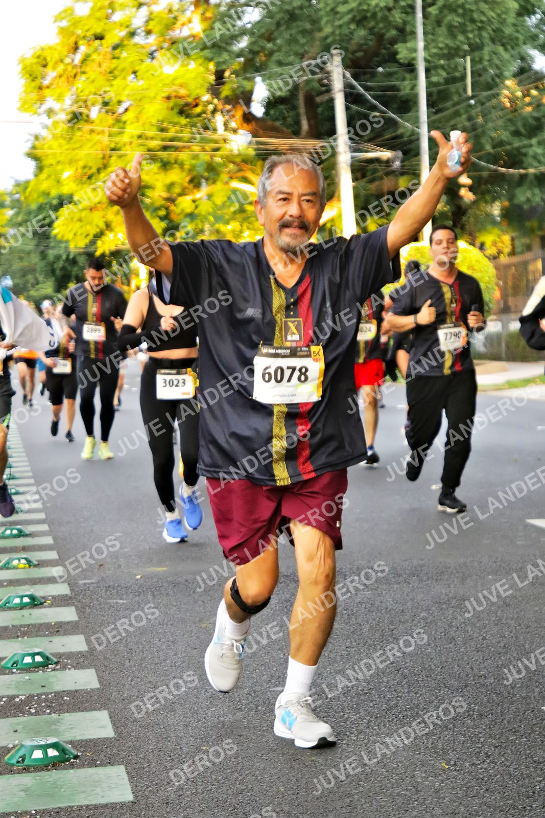 Foto de la X Carrera Leones Negros Red Cola 2026 en Rectoría General de la UdeG, Av. Juárez 976 (meta en Av. Enrique Díaz de León y Pedro Moreno), Guadalajara a las 05:04 · dorsal 6078, 3023, 7790, 2899