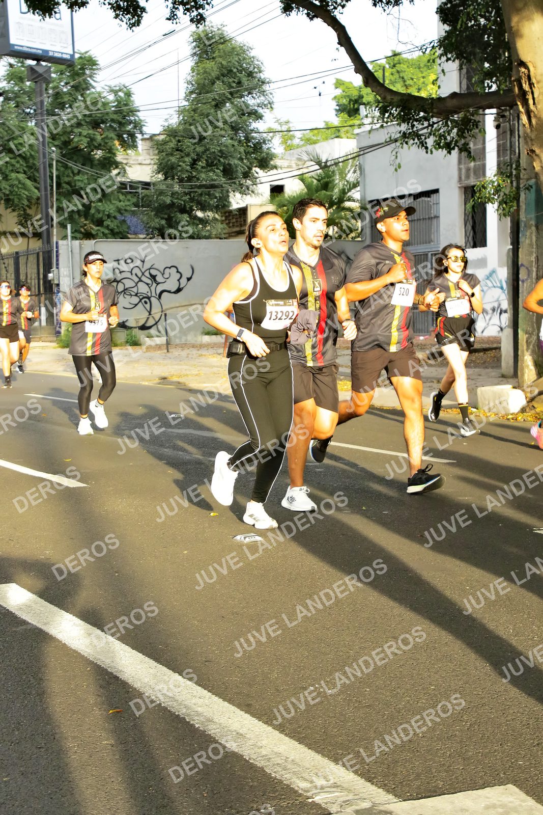 Foto de la X Carrera Leones Negros Red Cola 2026 en Rectoría General de la UdeG, Av. Juárez 976 (meta en Av. Enrique Díaz de León y Pedro Moreno), Guadalajara a las 07:34 · dorsal 13292, 520, 9375