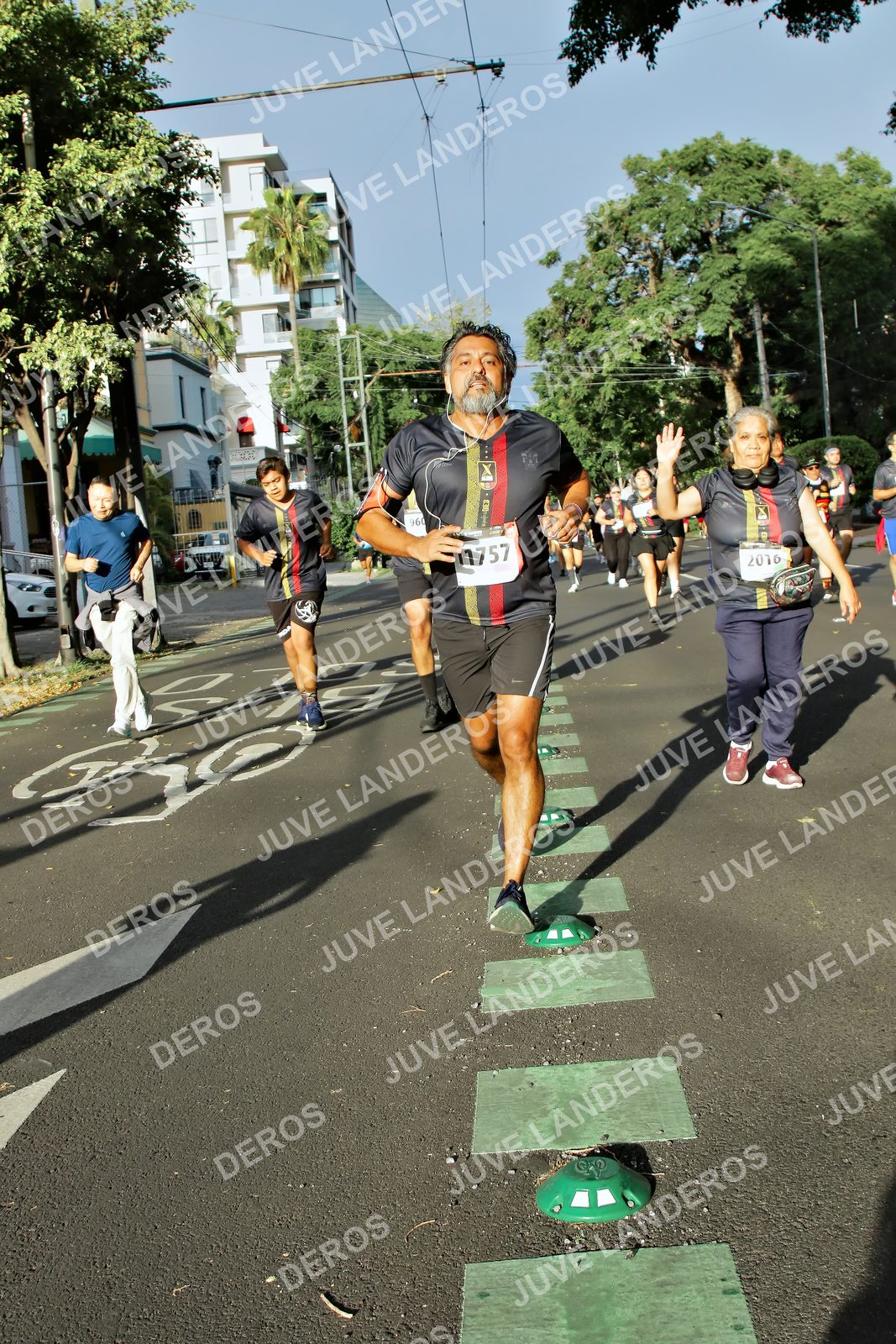 Foto de la X Carrera Leones Negros Red Cola 2026 en Rectoría General de la UdeG, Av. Juárez 976 (meta en Av. Enrique Díaz de León y Pedro Moreno), Guadalajara a las 07:56 · dorsal 960, 2016
