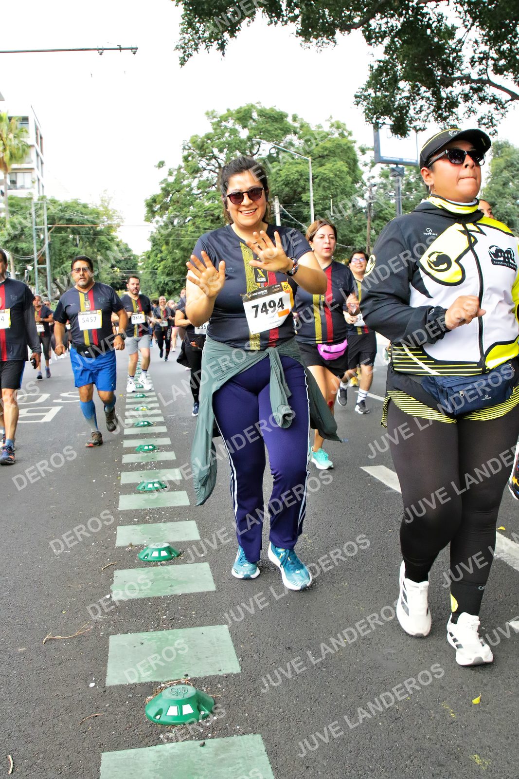 Foto de la X Carrera Leones Negros Red Cola 2026 en Rectoría General de la UdeG, Av. Juárez 976 (meta en Av. Enrique Díaz de León y Pedro Moreno), Guadalajara a las 07:16 · dorsal 7494, 5457