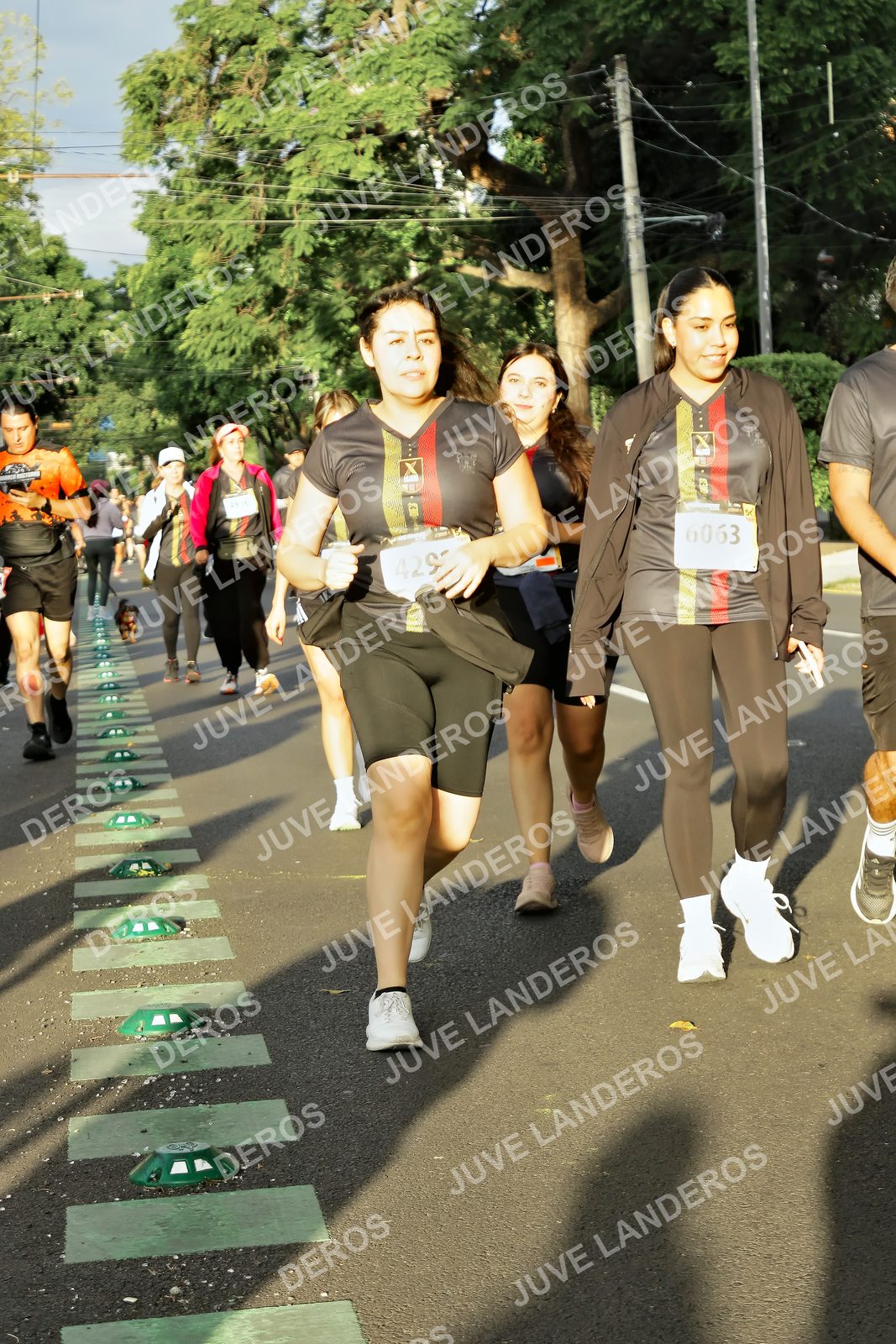 Foto de la X Carrera Leones Negros Red Cola 2026 en Rectoría General de la UdeG, Av. Juárez 976 (meta en Av. Enrique Díaz de León y Pedro Moreno), Guadalajara a las 07:29 · dorsal 6063