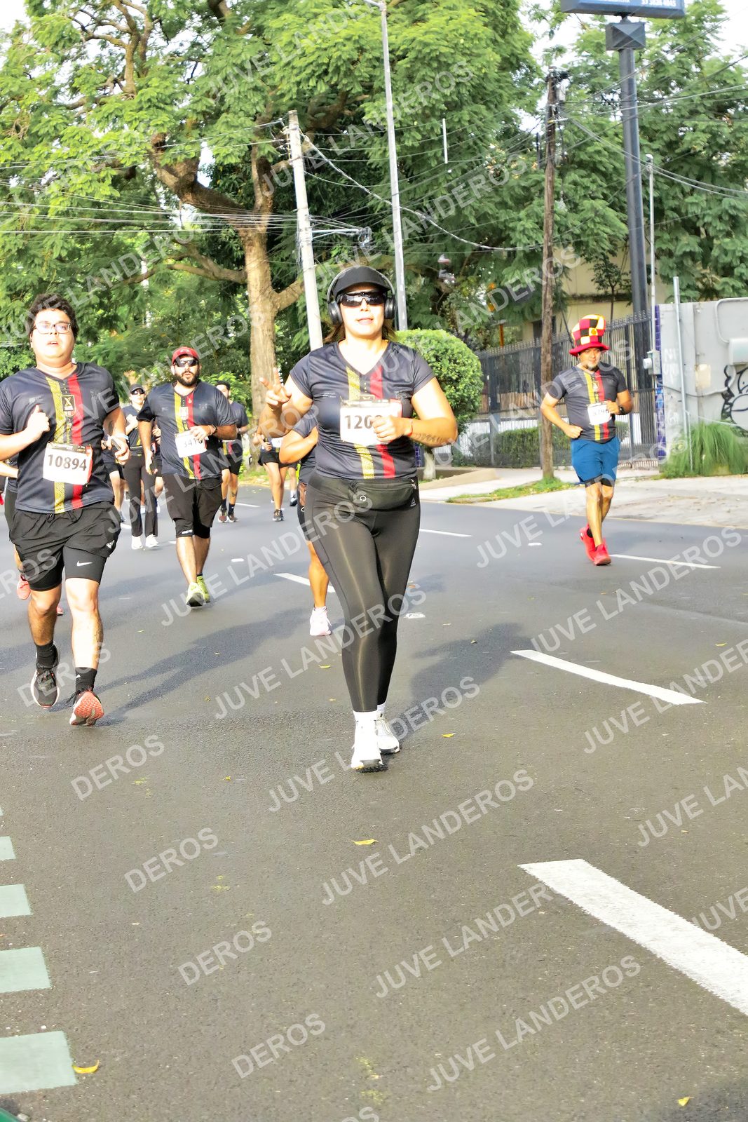 Foto de la X Carrera Leones Negros Red Cola 2026 en Rectoría General de la UdeG, Av. Juárez 976 (meta en Av. Enrique Díaz de León y Pedro Moreno), Guadalajara a las 08:04 · dorsal 120, 10894
