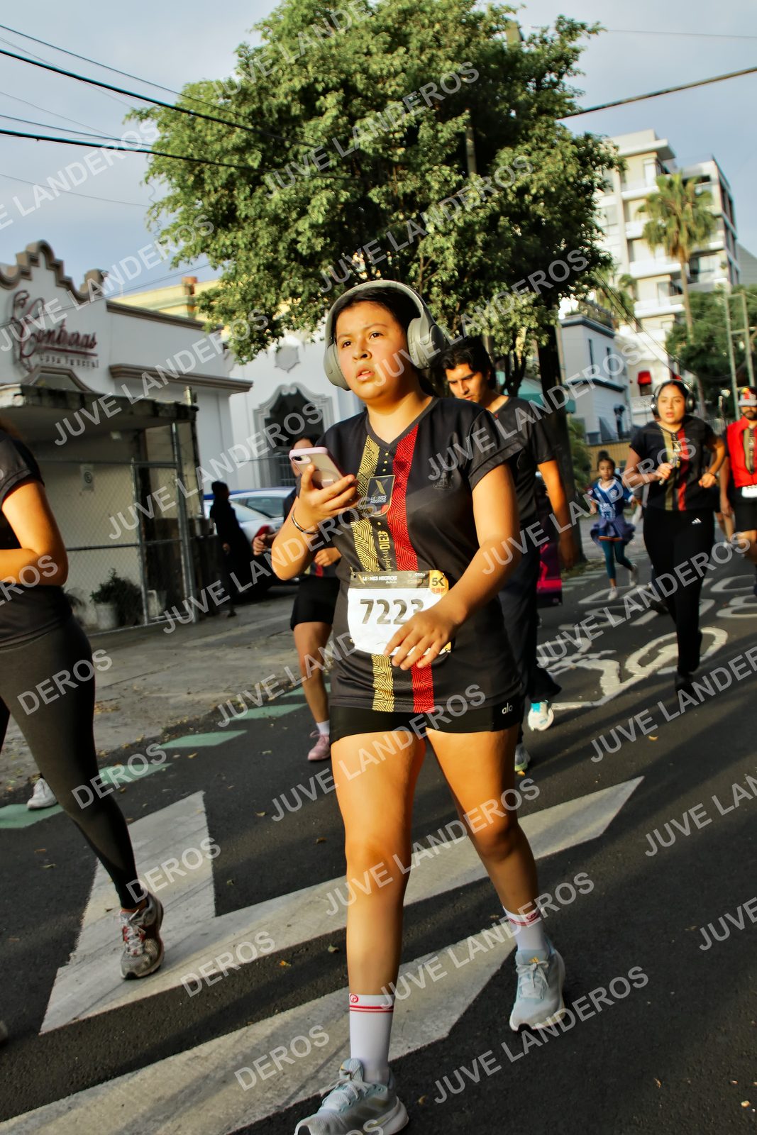 Foto de la X Carrera Leones Negros Red Cola 2026 en Rectoría General de la UdeG, Av. Juárez 976 (meta en Av. Enrique Díaz de León y Pedro Moreno), Guadalajara a las 07:23 · dorsal 7223