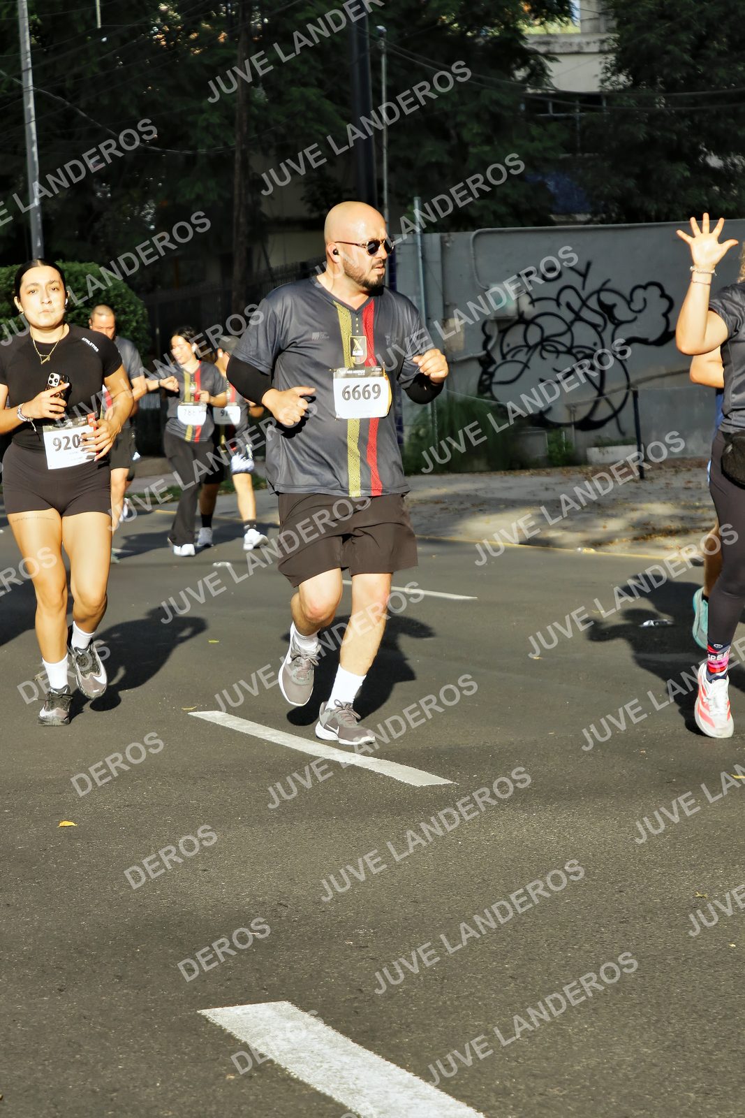 Foto de la X Carrera Leones Negros Red Cola 2026 en Rectoría General de la UdeG, Av. Juárez 976 (meta en Av. Enrique Díaz de León y Pedro Moreno), Guadalajara a las 07:54 · dorsal 6669, 920