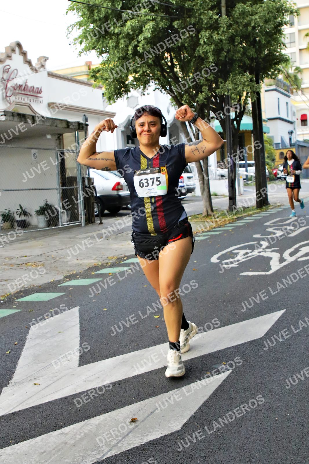 Foto de la X Carrera Leones Negros Red Cola 2026 en Rectoría General de la UdeG, Av. Juárez 976 (meta en Av. Enrique Díaz de León y Pedro Moreno), Guadalajara a las 05:09 · dorsal 6375