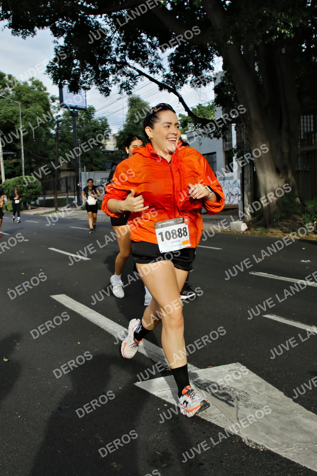 Foto de la X Carrera Leones Negros Red Cola 2026 en Rectoría General de la UdeG, Av. Juárez 976 (meta en Av. Enrique Díaz de León y Pedro Moreno), Guadalajara a las 08:11 · dorsal 10888