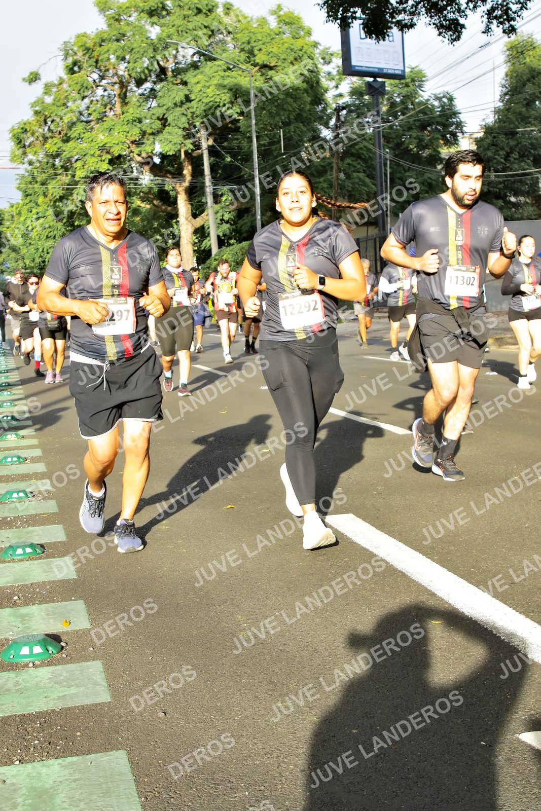 Foto de la X Carrera Leones Negros Red Cola 2026 en Rectoría General de la UdeG, Av. Juárez 976 (meta en Av. Enrique Díaz de León y Pedro Moreno), Guadalajara a las 08:00 · dorsal 12292, 11302, 297