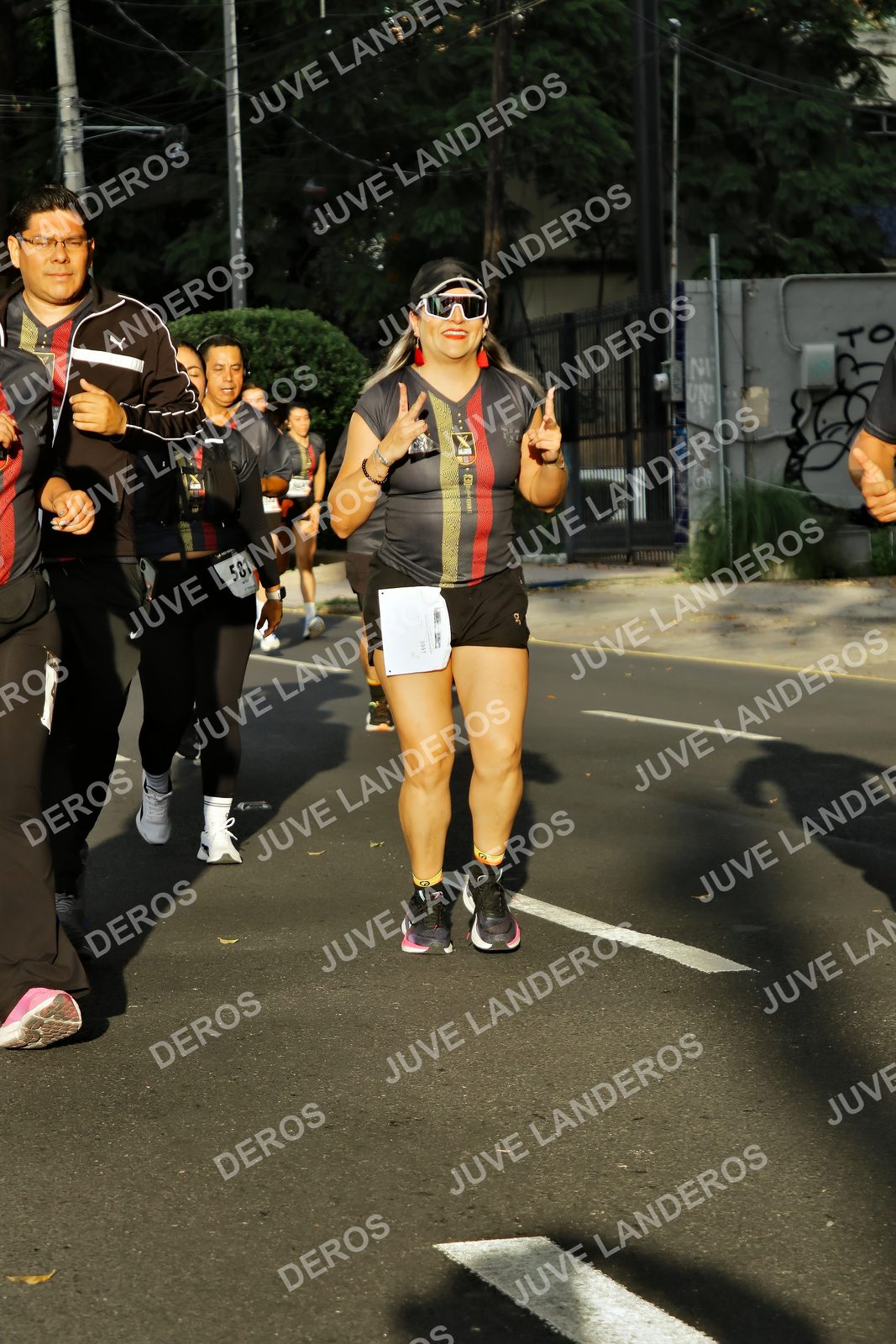 Foto de la X Carrera Leones Negros Red Cola 2026 en Rectoría General de la UdeG, Av. Juárez 976 (meta en Av. Enrique Díaz de León y Pedro Moreno), Guadalajara a las 07:39 · dorsal 581