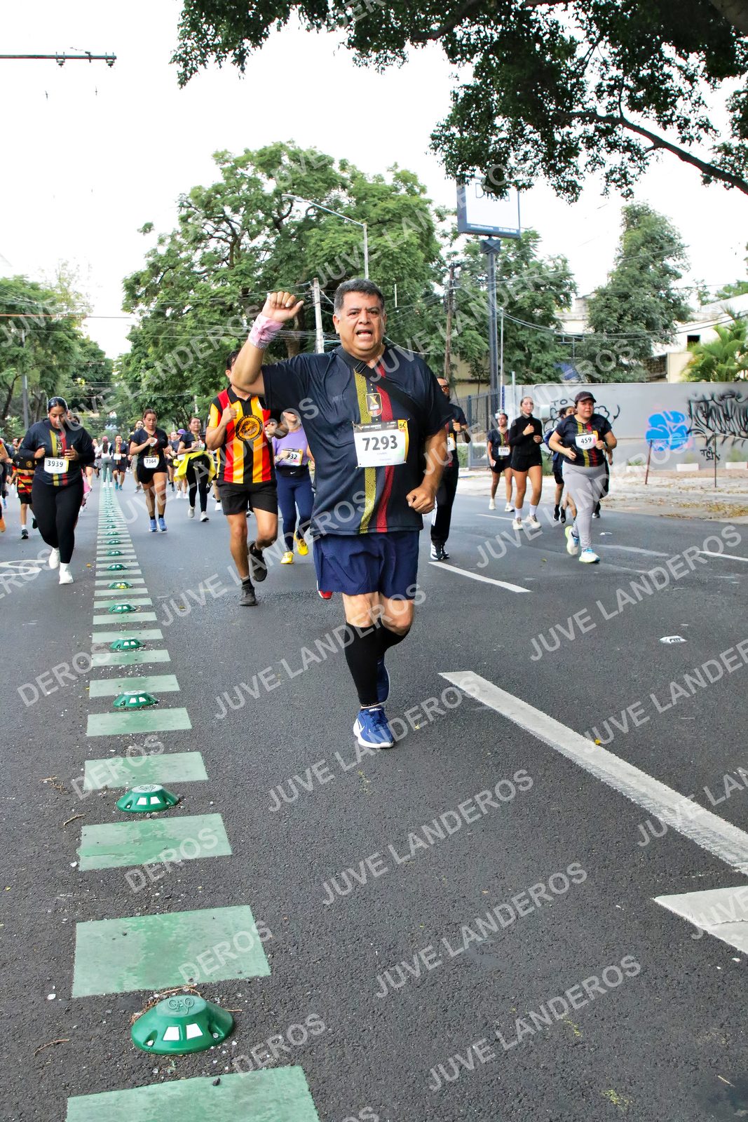 Foto de la X Carrera Leones Negros Red Cola 2026 en Rectoría General de la UdeG, Av. Juárez 976 (meta en Av. Enrique Díaz de León y Pedro Moreno), Guadalajara a las 05:13 · dorsal 3939, 459