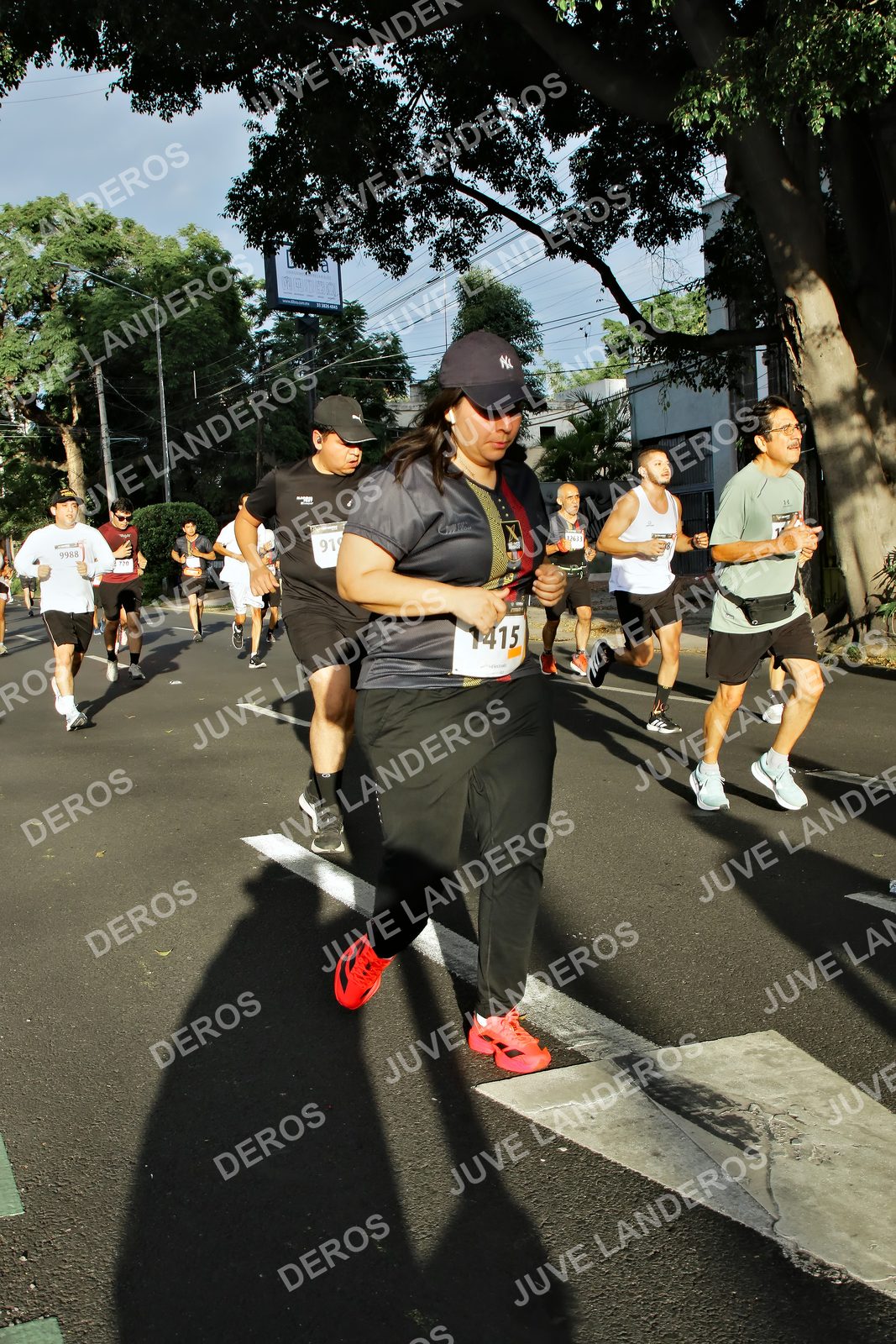 Foto de la X Carrera Leones Negros Red Cola 2026 en Rectoría General de la UdeG, Av. Juárez 976 (meta en Av. Enrique Díaz de León y Pedro Moreno), Guadalajara a las 07:44 · dorsal 1415, 9988, 91
