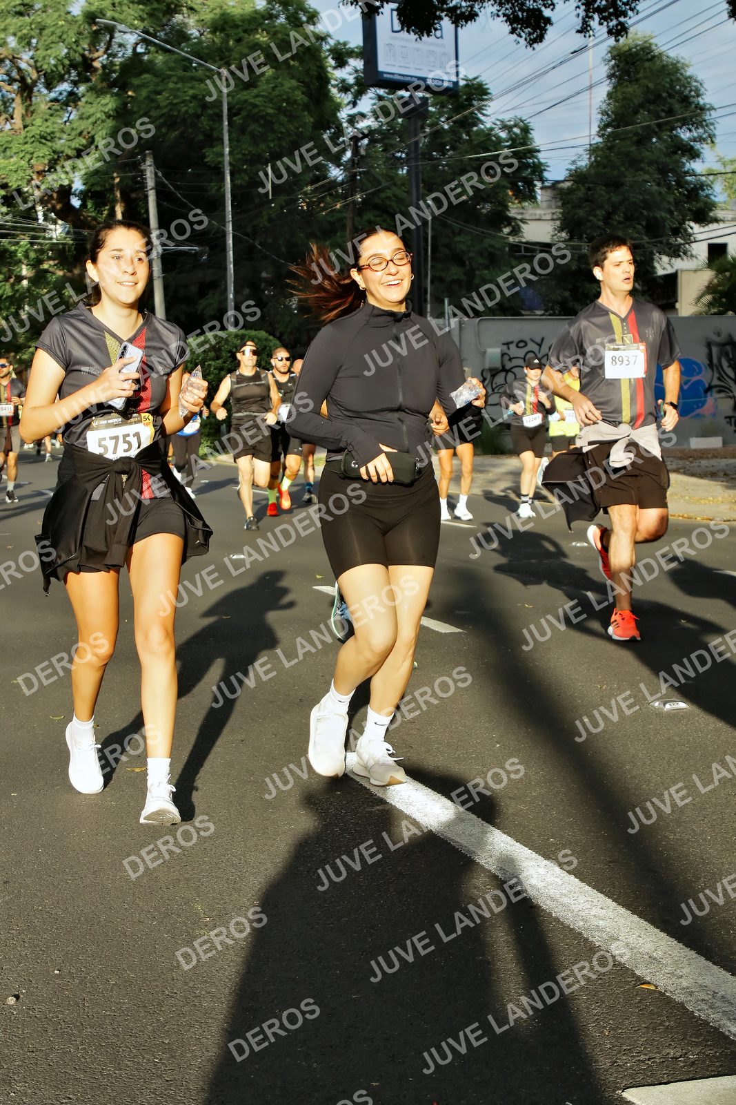 Foto de la X Carrera Leones Negros Red Cola 2026 en Rectoría General de la UdeG, Av. Juárez 976 (meta en Av. Enrique Díaz de León y Pedro Moreno), Guadalajara a las 07:41 · dorsal 5751, 8937