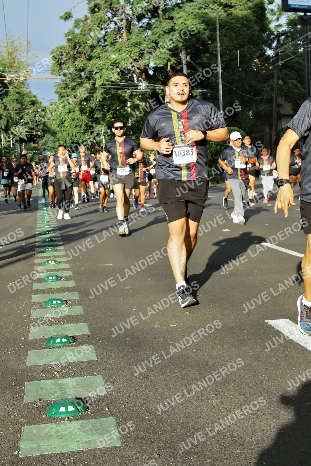 Foto de la X Carrera Leones Negros Red Cola 2026 en Rectoría General de la UdeG, Av. Juárez 976 (meta en Av. Enrique Díaz de León y Pedro Moreno), Guadalajara a las 07:57 · dorsal 10385, 145
