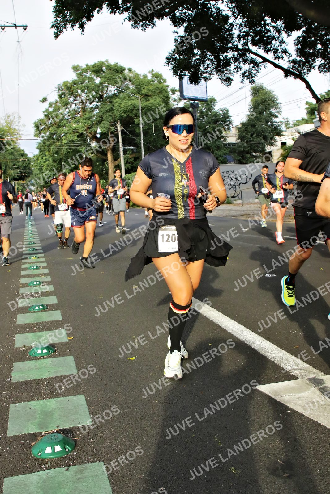 Foto de la X Carrera Leones Negros Red Cola 2026 en Rectoría General de la UdeG, Av. Juárez 976 (meta en Av. Enrique Díaz de León y Pedro Moreno), Guadalajara a las 08:03 · dorsal 120, 1409
