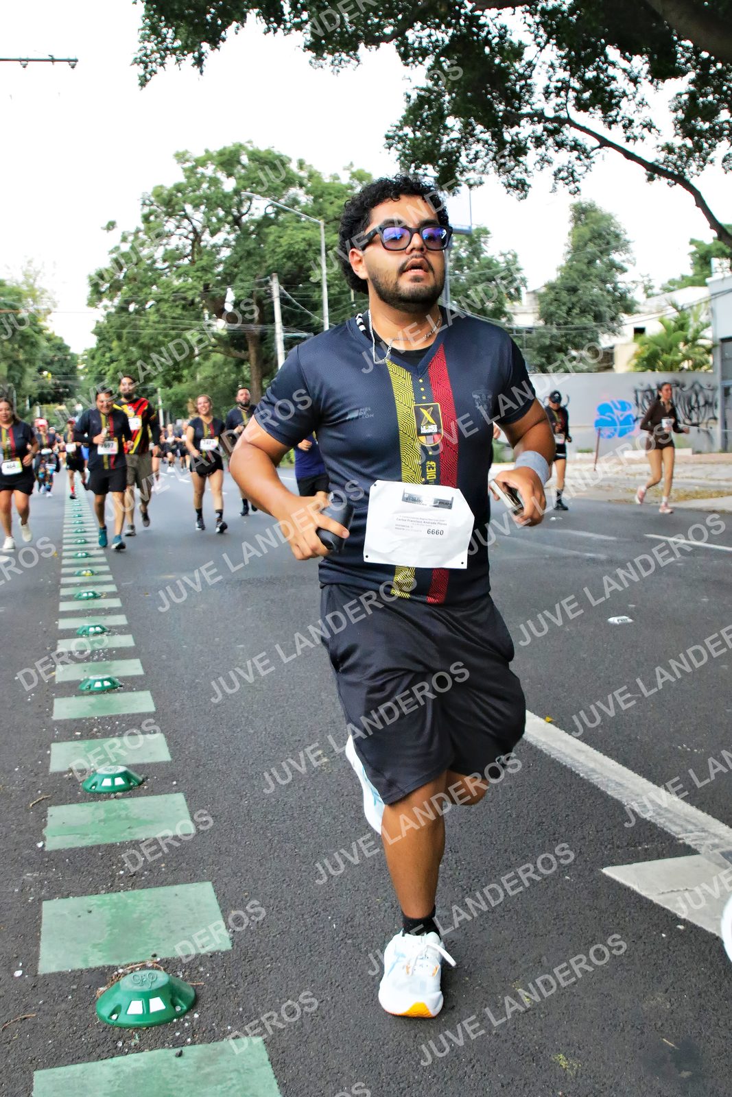 Foto de la X Carrera Leones Negros Red Cola 2026 en Rectoría General de la UdeG, Av. Juárez 976 (meta en Av. Enrique Díaz de León y Pedro Moreno), Guadalajara a las 05:13 · dorsal 6660