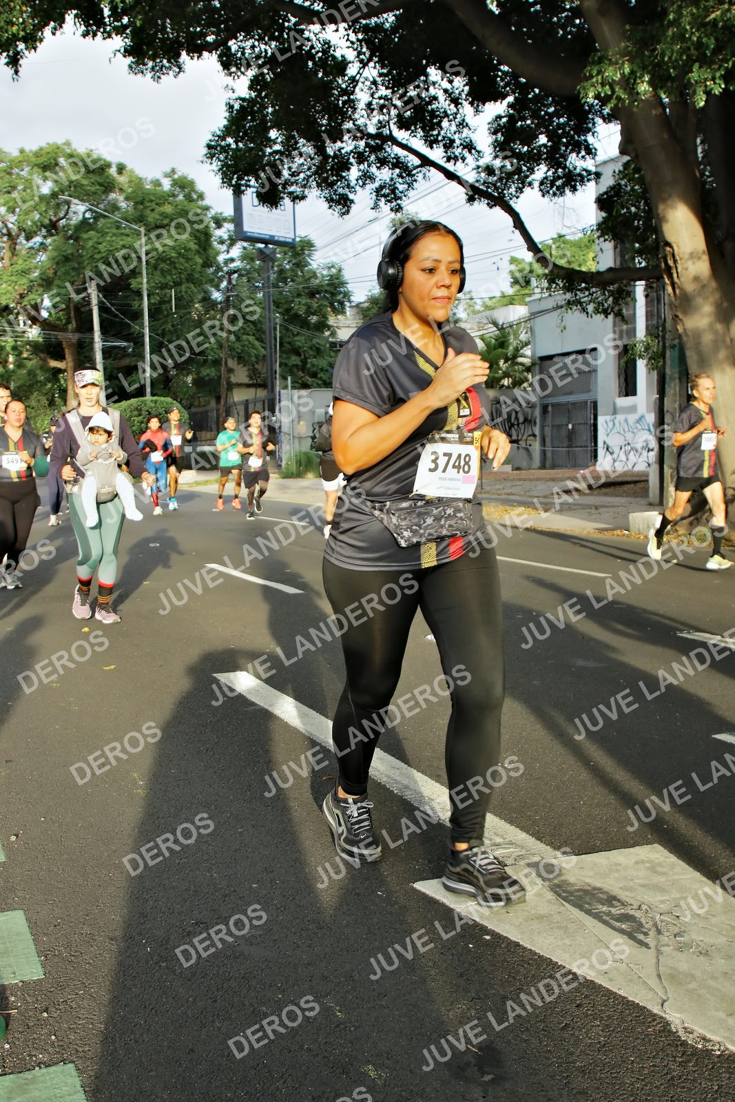 Foto de la X Carrera Leones Negros Red Cola 2026 en Rectoría General de la UdeG, Av. Juárez 976 (meta en Av. Enrique Díaz de León y Pedro Moreno), Guadalajara a las 07:34 · dorsal 3748, 549