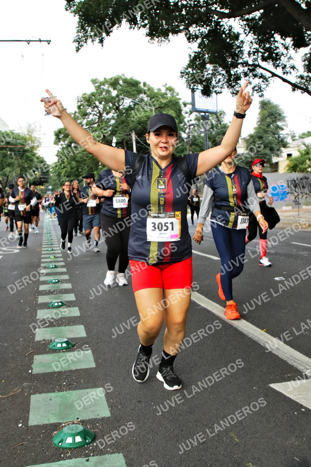 Foto de la X Carrera Leones Negros Red Cola 2026 en Rectoría General de la UdeG, Av. Juárez 976 (meta en Av. Enrique Díaz de León y Pedro Moreno), Guadalajara a las 07:17 · dorsal 3051, 5800, 3307