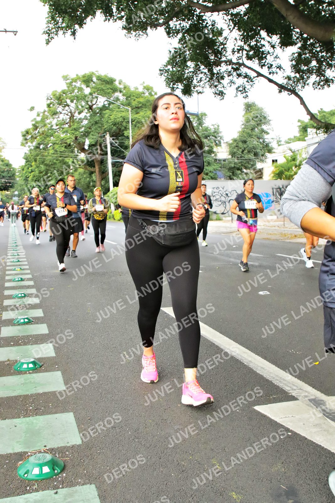 Foto de la X Carrera Leones Negros Red Cola 2026 en Rectoría General de la UdeG, Av. Juárez 976 (meta en Av. Enrique Díaz de León y Pedro Moreno), Guadalajara a las 07:19 · dorsal 834, 7239