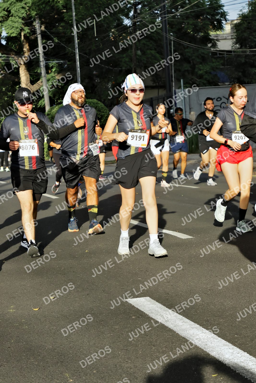 Foto de la X Carrera Leones Negros Red Cola 2026 en Rectoría General de la UdeG, Av. Juárez 976 (meta en Av. Enrique Díaz de León y Pedro Moreno), Guadalajara a las 07:57 · dorsal 9191, 9207, 8076, 12928
