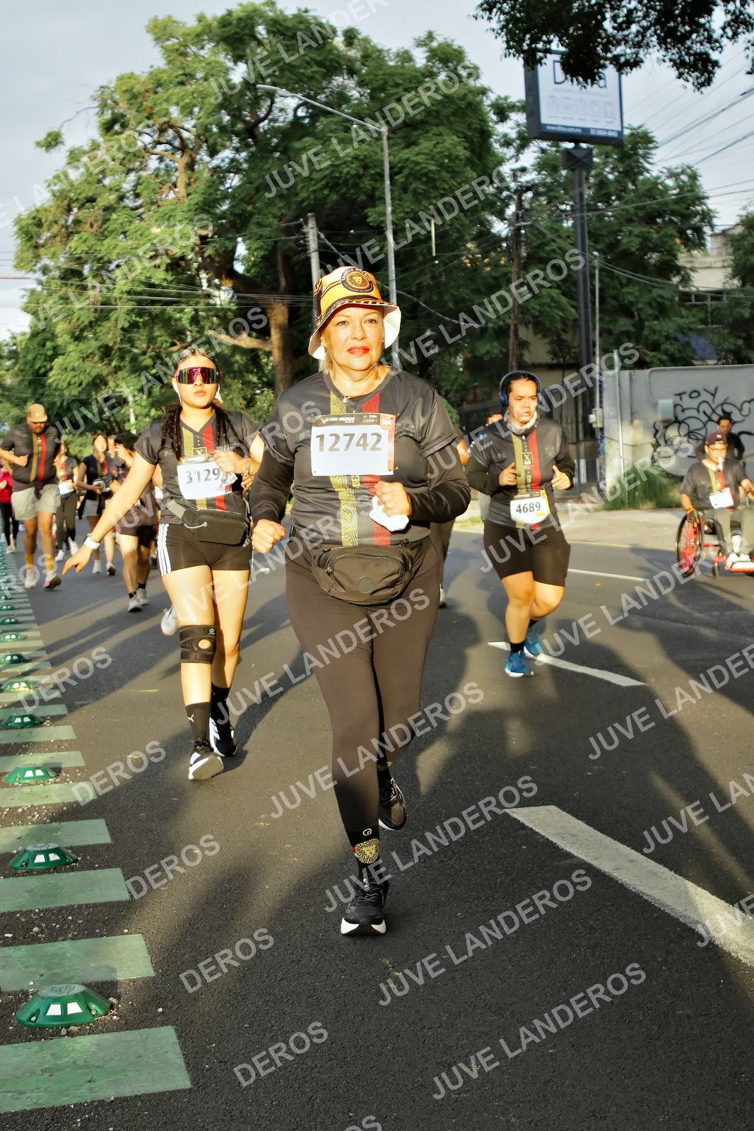 Foto de la X Carrera Leones Negros Red Cola 2026 en Rectoría General de la UdeG, Av. Juárez 976 (meta en Av. Enrique Díaz de León y Pedro Moreno), Guadalajara a las 07:24 · dorsal 12742, 4689, 3129