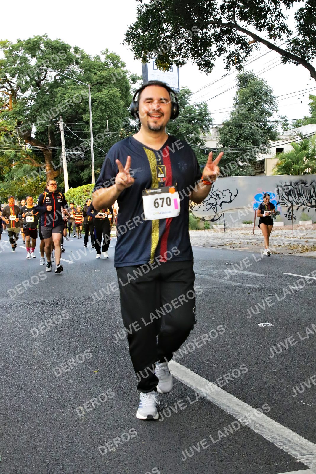 Foto de la X Carrera Leones Negros Red Cola 2026 en Rectoría General de la UdeG, Av. Juárez 976 (meta en Av. Enrique Díaz de León y Pedro Moreno), Guadalajara a las 05:08 · dorsal 670, 4102