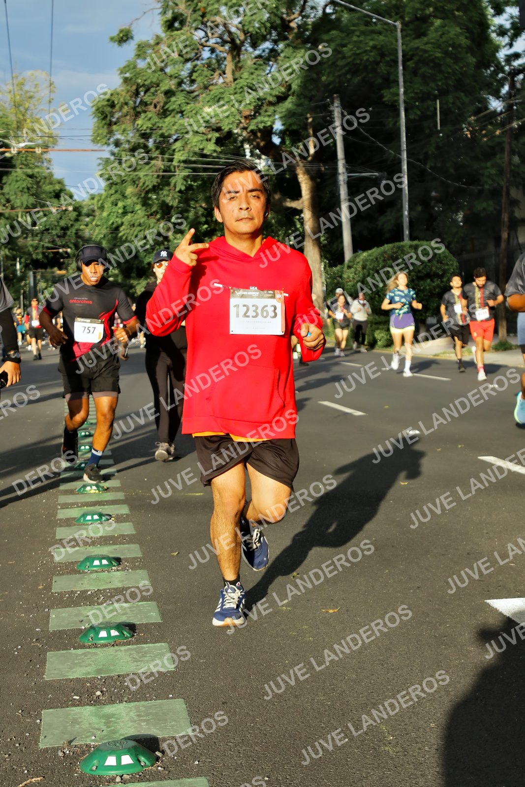 Foto de la X Carrera Leones Negros Red Cola 2026 en Rectoría General de la UdeG, Av. Juárez 976 (meta en Av. Enrique Díaz de León y Pedro Moreno), Guadalajara a las 07:40 · dorsal 12363, 757