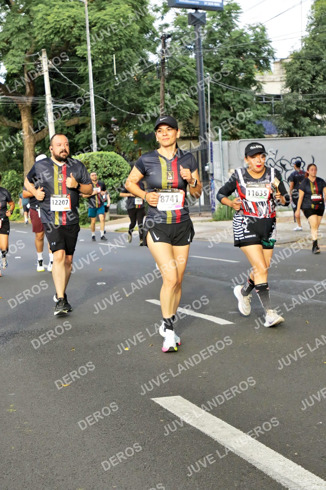Foto de la X Carrera Leones Negros Red Cola 2026 en Rectoría General de la UdeG, Av. Juárez 976 (meta en Av. Enrique Díaz de León y Pedro Moreno), Guadalajara a las 08:07 · dorsal 8741, 11635, 12207